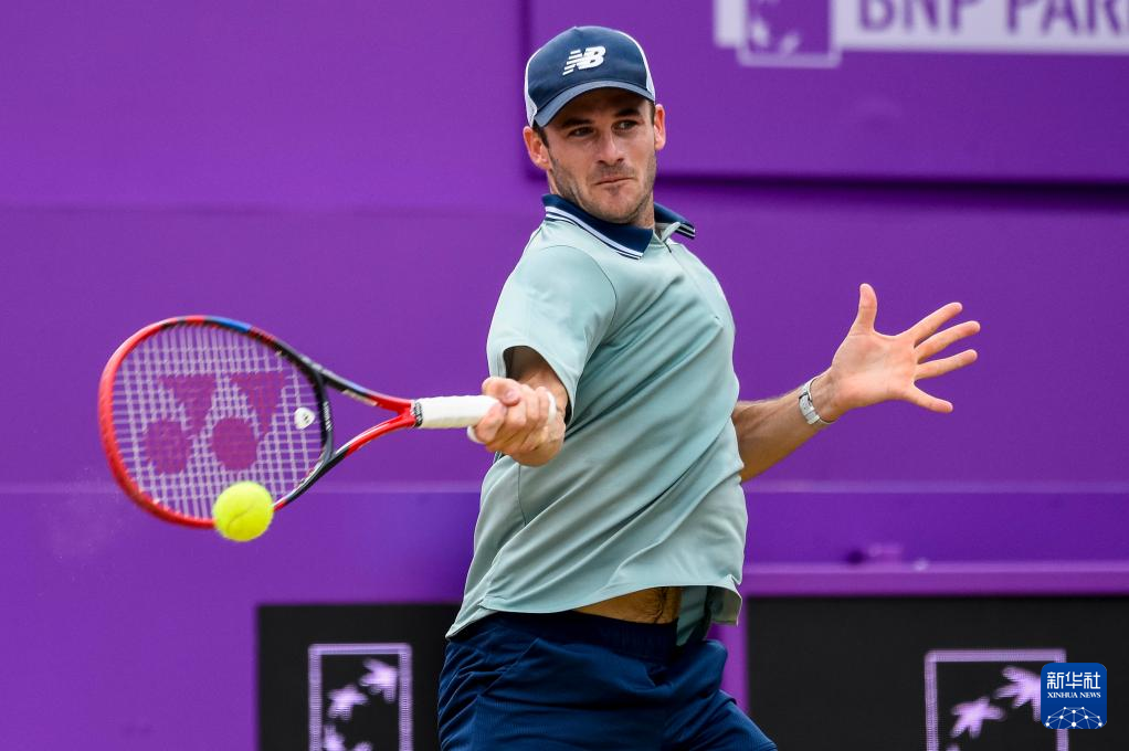 足球环境下 足球环境下