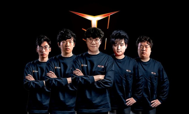 还是禁区外 还是禁区外