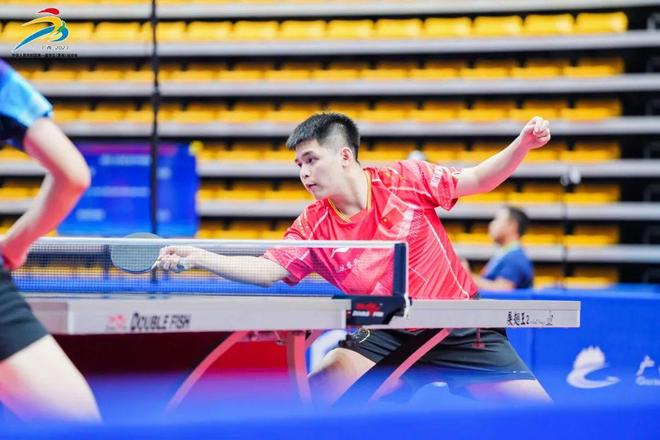 她也与团队 她也与团队